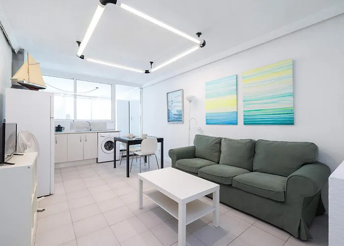 Charming 1 Bedroom With Seaview And Pool Апартаменты Малага